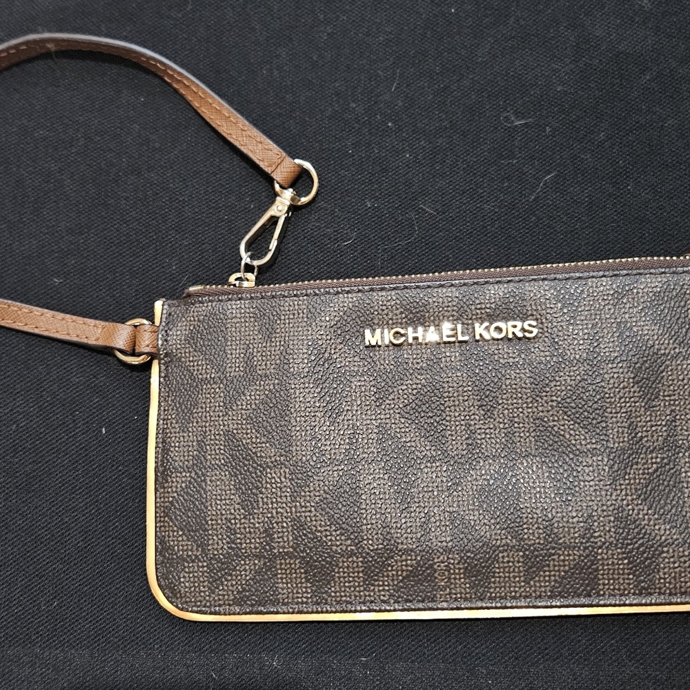 Michael Kors (MK) Jet Set Signature Wristlet Wallet